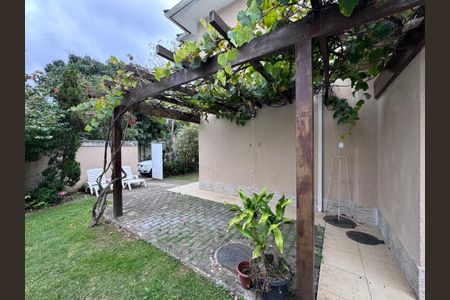 Casa de condomínio à venda com 315m², 4 quartos e 4 vagasÁrea externa