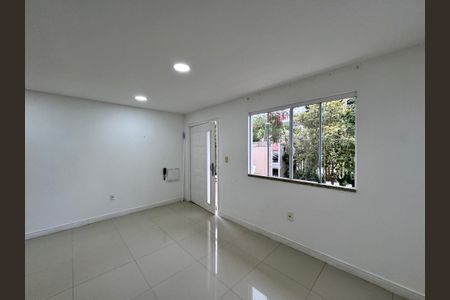Casa de condomínio à venda com 315m², 4 quartos e 4 vagasSala