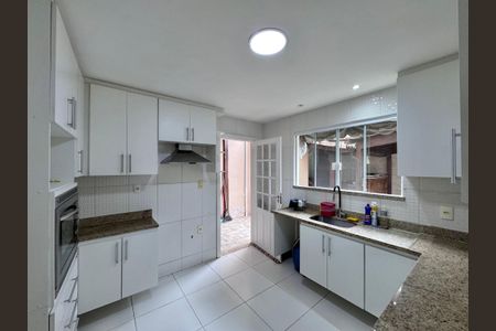 Casa de condomínio à venda com 315m², 4 quartos e 4 vagasCozinha