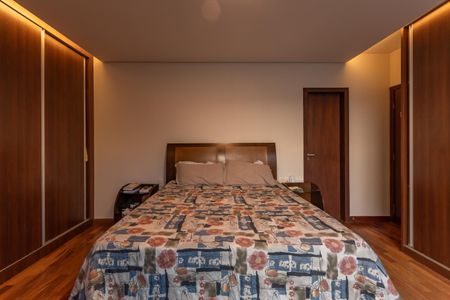 Casa para alugar com 449m², 4 quartos e 6 vagasSuíte 1