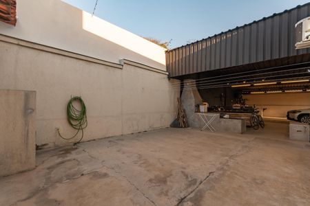 Casa para alugar com 449m², 4 quartos e 6 vagasQuintal