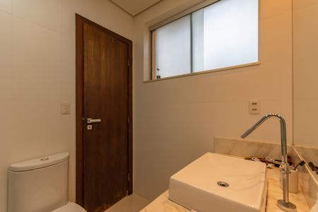 Casa para alugar com 449m², 4 quartos e 6 vagasBanheiro Suíte 2