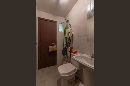 Casa para alugar com 449m², 4 quartos e 6 vagasBanheiro de Serviço