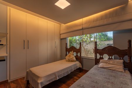 Casa para alugar com 449m², 4 quartos e 6 vagasQuarto 1