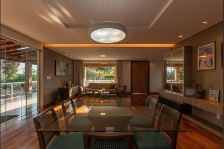 Casa para alugar com 449m², 4 quartos e 6 vagasSala