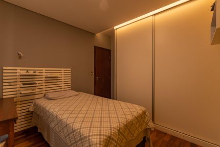 Casa para alugar com 449m², 4 quartos e 6 vagasQuarto 2