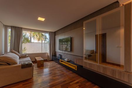 Casa para alugar com 449m², 4 quartos e 6 vagasSala