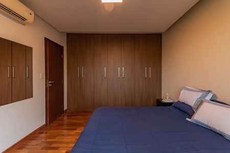 Casa para alugar com 449m², 4 quartos e 6 vagasSuíte 2