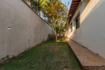 Casa para alugar com 449m², 4 quartos e 6 vagasCorredor Lateral