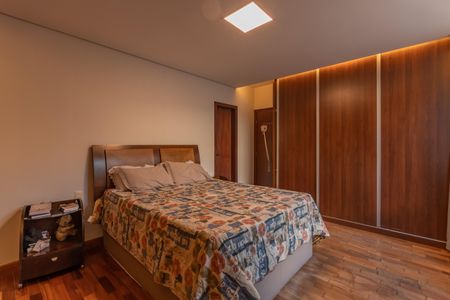 Casa para alugar com 449m², 4 quartos e 6 vagasSuíte 1