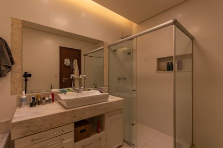 Casa para alugar com 449m², 4 quartos e 6 vagasBanheiro Suíte 1