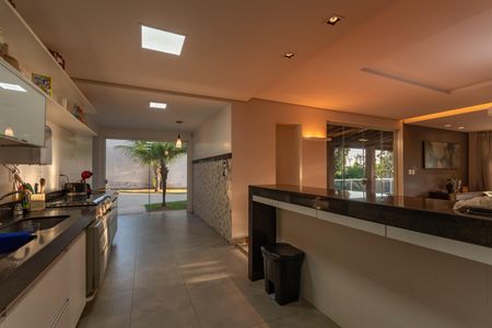 Casa para alugar com 449m², 4 quartos e 6 vagasCozinha