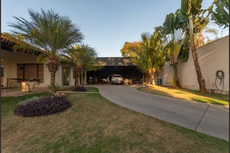 Casa para alugar com 449m², 4 quartos e 6 vagasEntrada