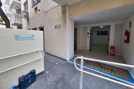 Apartamento à venda com 64m², 2 quartos e sem vagaÁrea comum