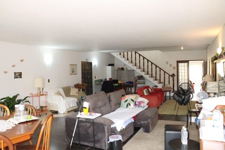 Casa de condomínio para alugar com 320m², 3 quartos e 4 vagasSala