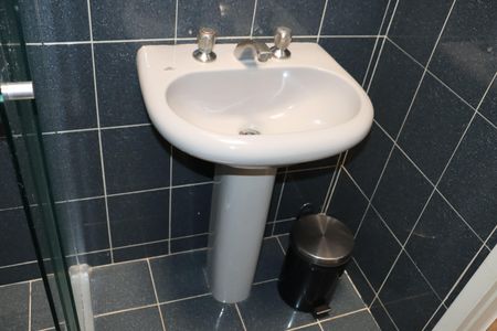 Casa de condomínio para alugar com 320m², 3 quartos e 4 vagasBanheiro da Suíte 3