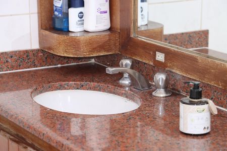 Casa de condomínio para alugar com 320m², 3 quartos e 4 vagasBanheiro da Suíte 1