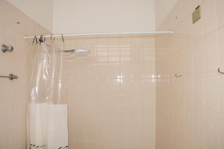 Casa de condomínio para alugar com 320m², 3 quartos e 4 vagasBanheiro de Serviço 2