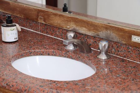 Casa de condomínio para alugar com 320m², 3 quartos e 4 vagasBanheiro da Suíte 1