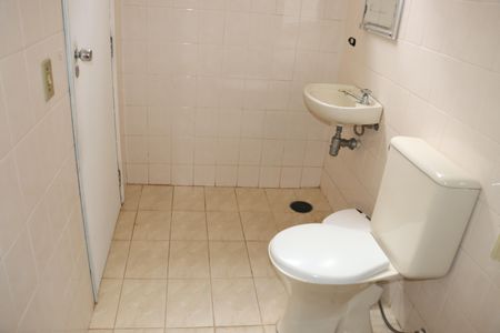 Casa de condomínio para alugar com 320m², 3 quartos e 4 vagasBanheiro de Serviço 2