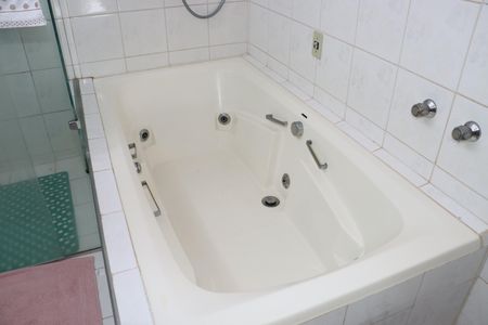 Casa de condomínio para alugar com 320m², 3 quartos e 4 vagasBanheiro da Suíte 1