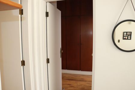 Casa de condomínio para alugar com 320m², 3 quartos e 4 vagasCorredor