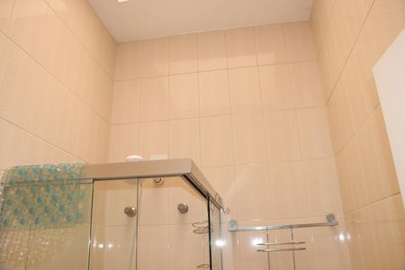 Casa de condomínio para alugar com 320m², 3 quartos e 4 vagasBanheiro da Suíte 2