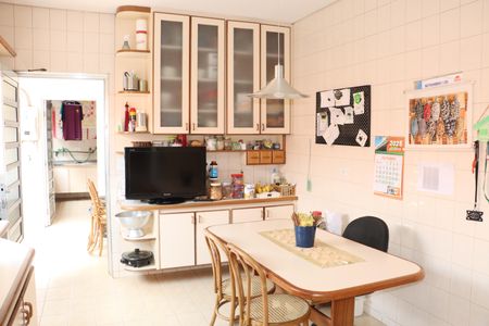 Casa de condomínio para alugar com 320m², 3 quartos e 4 vagasCozinha