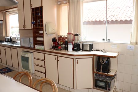 Casa de condomínio para alugar com 320m², 3 quartos e 4 vagasCozinha