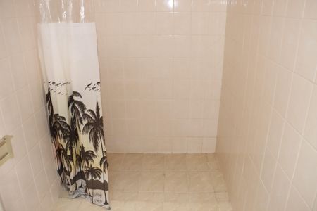 Casa de condomínio para alugar com 320m², 3 quartos e 4 vagasBanheiro de Serviço 2