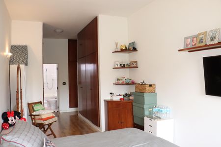 Casa de condomínio para alugar com 320m², 3 quartos e 4 vagasSuíte 1