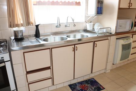 Casa de condomínio para alugar com 320m², 3 quartos e 4 vagasCozinha