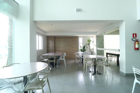 Apartamento para alugar com 70m², 2 quartos e 2 vagasÁrea comum - Salão de festas