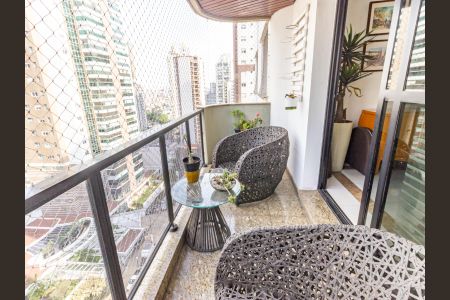 Apartamento à venda com 172m², 3 quartos e 3 vagas Apartamento à venda com 172m², 3 quartos e 3 vagasVaranda