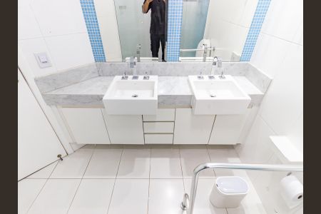 Apartamento à venda com 172m², 3 quartos e 3 vagas Apartamento à venda com 172m², 3 quartos e 3 vagasBanheiro da Suíte 1