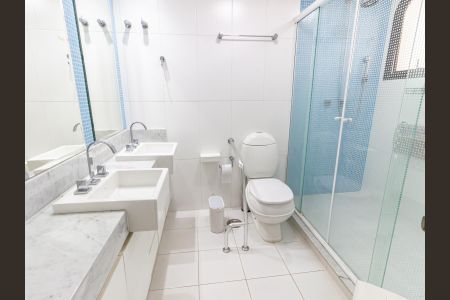 Apartamento à venda com 172m², 3 quartos e 3 vagas Apartamento à venda com 172m², 3 quartos e 3 vagasBanheiro da Suíte 1