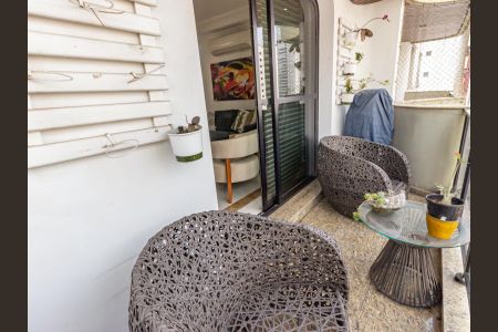 Apartamento à venda com 172m², 3 quartos e 3 vagas Apartamento à venda com 172m², 3 quartos e 3 vagasVaranda