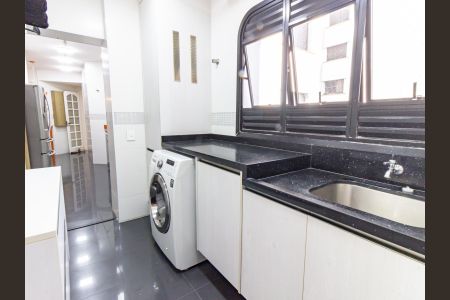 Apartamento à venda com 172m², 3 quartos e 3 vagas Apartamento à venda com 172m², 3 quartos e 3 vagasÁrea de Serviço
