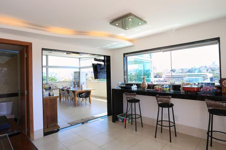 Apartamento à venda com 198m², 3 quartos e 2 vagas Apartamento à venda com 198m², 3 quartos e 2 vagasCobertura