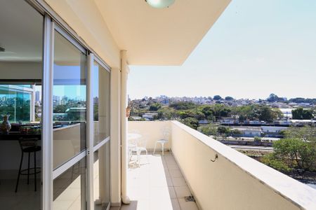 Apartamento à venda com 198m², 3 quartos e 2 vagas Apartamento à venda com 198m², 3 quartos e 2 vagasSacada