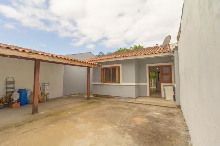 Casa à venda com 160m², 2 quartos e 2 vagas Casa à venda com 160m², 2 quartos e 2 vagasPátio de Fundos