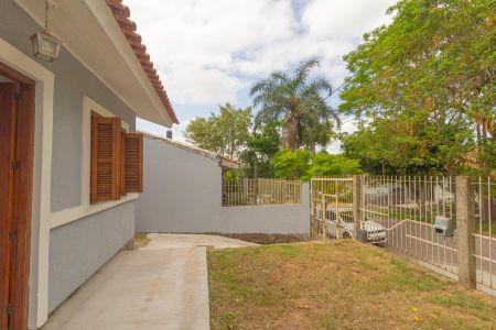 Casa à venda com 160m², 2 quartos e 2 vagas Casa à venda com 160m², 2 quartos e 2 vagasÁrea externa