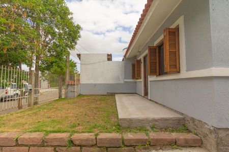 Casa à venda com 160m², 2 quartos e 2 vagas Casa à venda com 160m², 2 quartos e 2 vagasÁrea externa