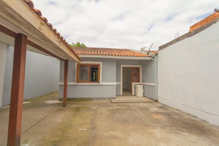Casa à venda com 160m², 2 quartos e 2 vagas Casa à venda com 160m², 2 quartos e 2 vagasPátio de Fundos