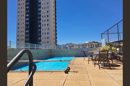 Apartamento à venda com 98m², 3 quartos e 2 vagas Apartamento à venda com 98m², 3 quartos e 2 vagasÁrea comum - Piscina