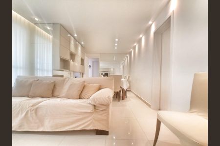 Apartamento à venda com 98m², 3 quartos e 2 vagas Apartamento à venda com 98m², 3 quartos e 2 vagasSala