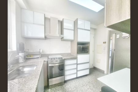 Apartamento à venda com 98m², 3 quartos e 2 vagas Apartamento à venda com 98m², 3 quartos e 2 vagasÁrea de Serviço