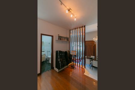 Casa à venda com 450m², 4 quartos e 10 vagasHall