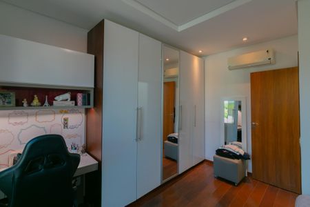 Casa à venda com 450m², 4 quartos e 10 vagasQuarto 2