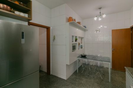 Casa à venda com 450m², 4 quartos e 10 vagasCozinha